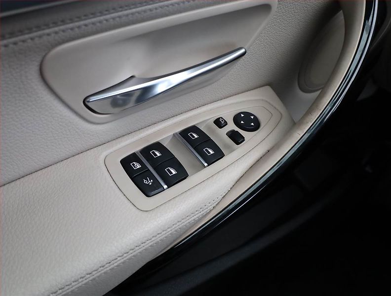 BMW Řada 3 (2017) 320d xDrive GT, 4X4, Automat - fotka 16 z 20