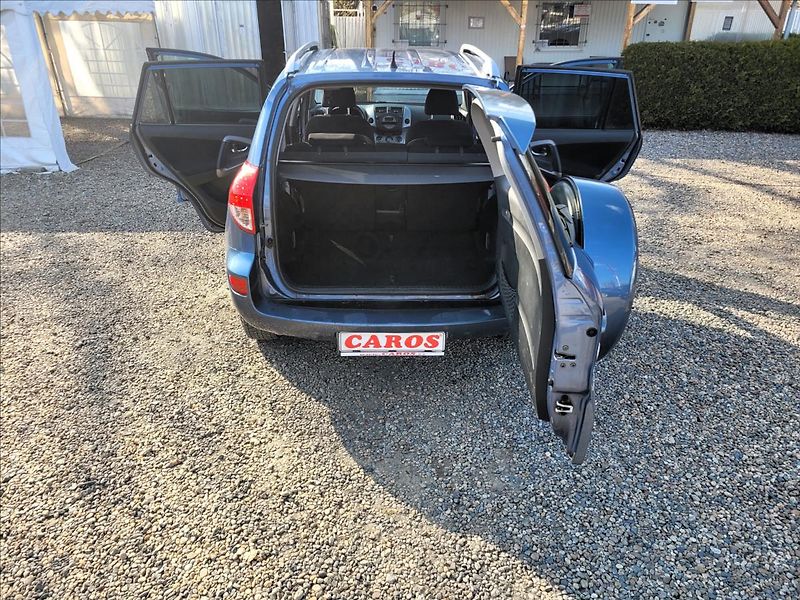 Toyota RAV4 2,2 D4-D,4x4,klima,alu, - fotka 27 z 35
