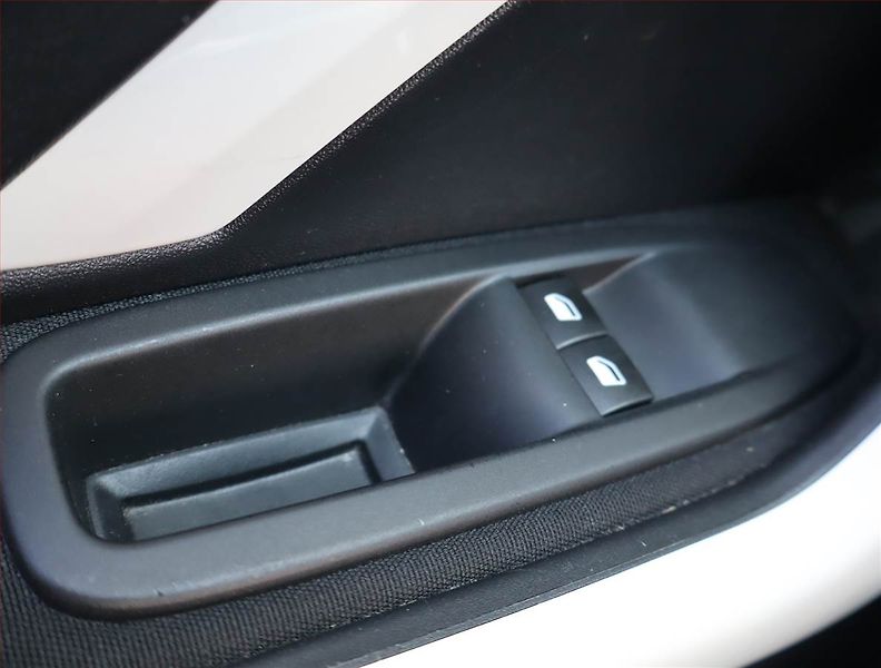 Peugeot 208 (2018) 1.2 PureTech, Serv.kniha - fotka 15 z 15