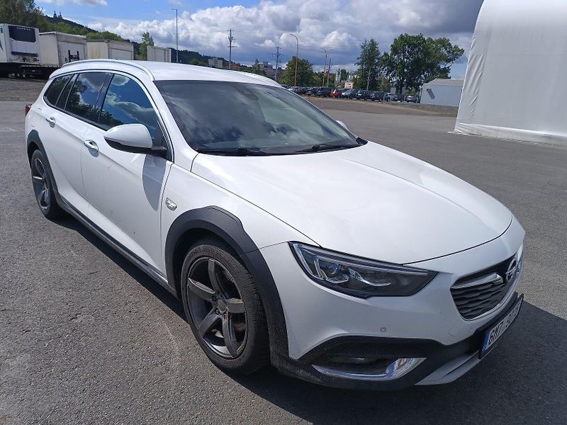Opel Insignia ST 2.0 CDTi 4x4 - fotka 8 z 45