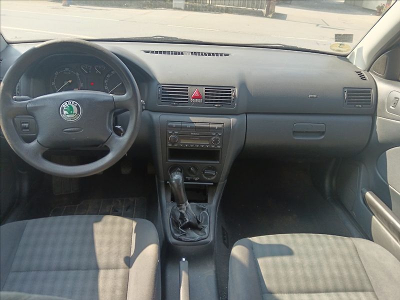 Škoda Octavia 1,9 TDi  Advance - fotka 16 z 19