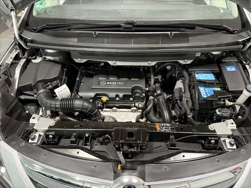 Opel Zafira 1,4   TURBO COSMO VÝHŘEV TZ - fotka 46 z 49