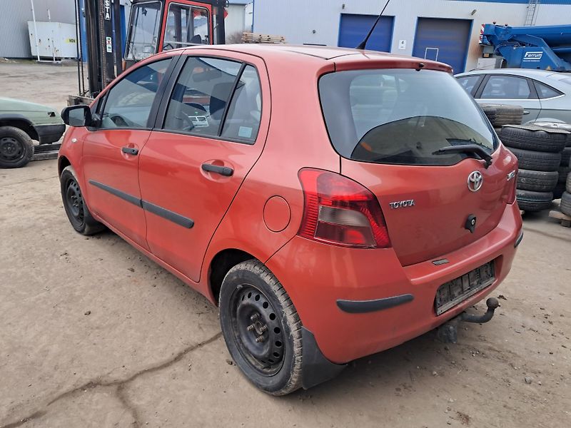 Toyota Yaris (2006) 1.3 64Kw NÁHRADNÍ DÍLY - fotka 6 z 10