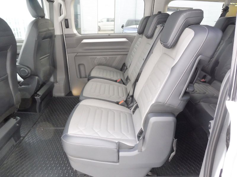 Volkswagen Caravelle (2026) Style DR 2,0 TDI 125kW 8AUT 4M - fotka 21 z 31