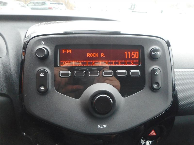 Citroën C1 1,0 VTi - fotka 13 z 23