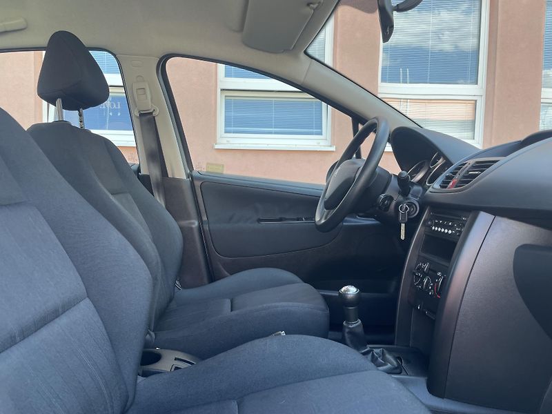 Peugeot 207 (2007) 1.4i - 67.000 km - ČR - fotka 13 z 18