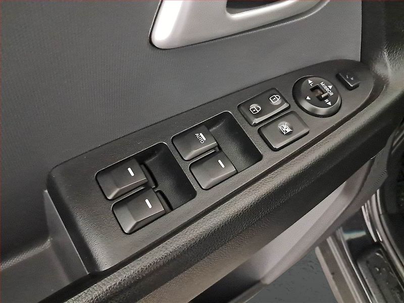 Kia Sportage (2011) 1.6 GDI, Xenony, Tempomat - fotka 15 z 16