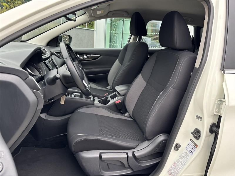 Nissan Qashqai 1,3 DIG-T Acenta VÝHŘEV KAMERA - fotka 10 z 37