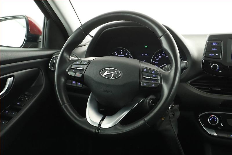 Hyundai i30 (2018) 1.4 T-GDI, ČR,1.maj - fotka 12 z 13