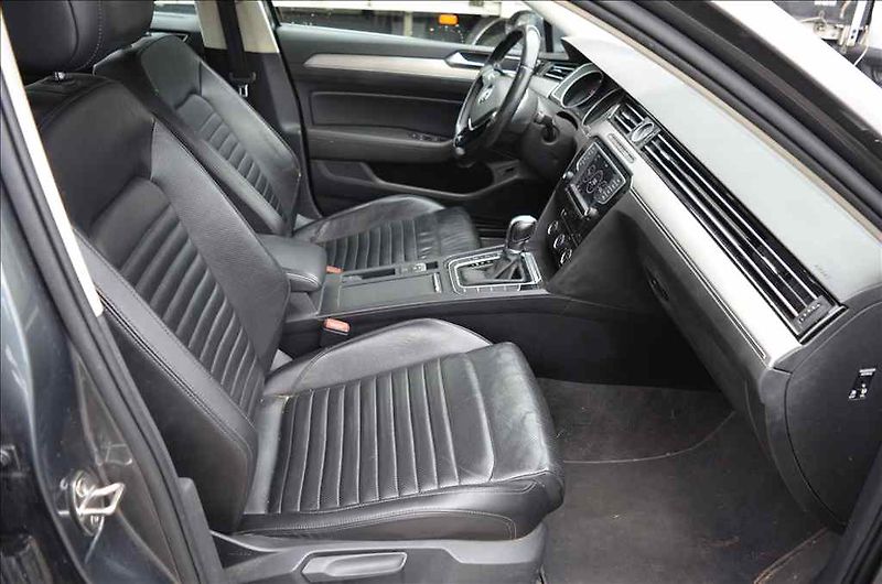 Volkswagen Passat CC (2017) 2,0 BITDI DSG 4-MOTION - fotka 21 z 23