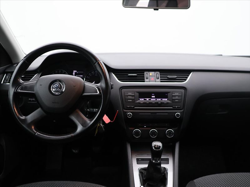 Škoda Octavia 1,6 TDI Ambition Klima CZ - fotka 23 z 32