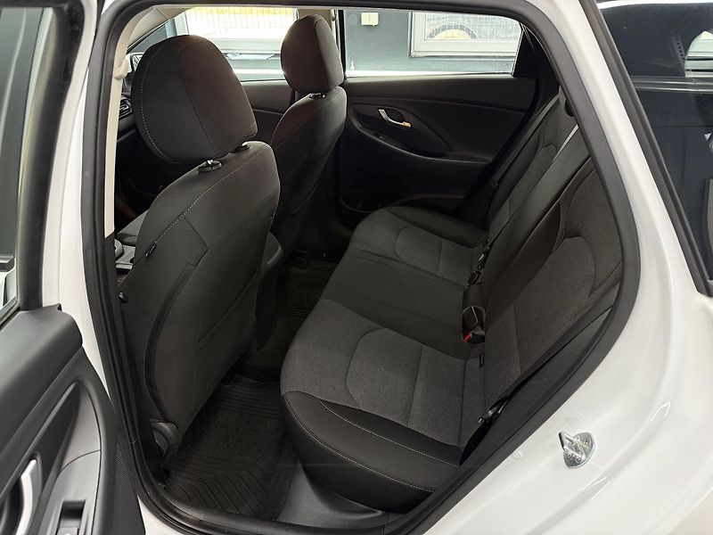 Hyundai i30 (2022) CW 1.5 T-GDi mHEV Family DCT - fotka 11 z 25