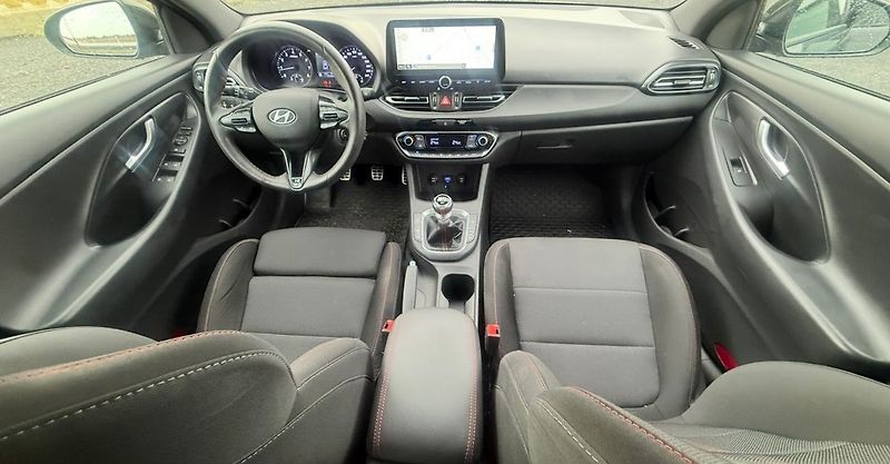 Hyundai i30 1,6 118 kw Fastback Mild Hybri - fotka 12 z 17