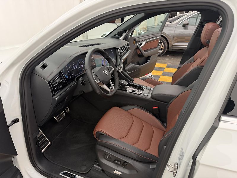 Volkswagen Touareg 3.0Tdi*210kw*1-MAJ*DPH*R-Line* - fotka 8 z 50