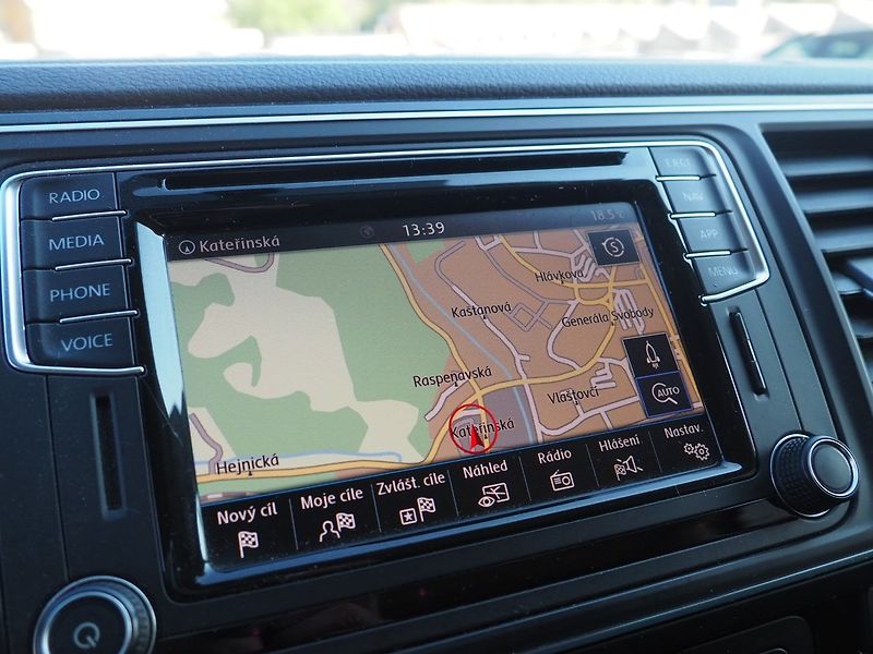 Volkswagen Multivan (2018) 2.0 TDI, 110kW, 4Motion, Long - fotka 31 z 37