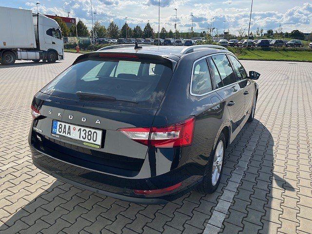 Škoda Superb Ambition Combi - fotka 9 z 15