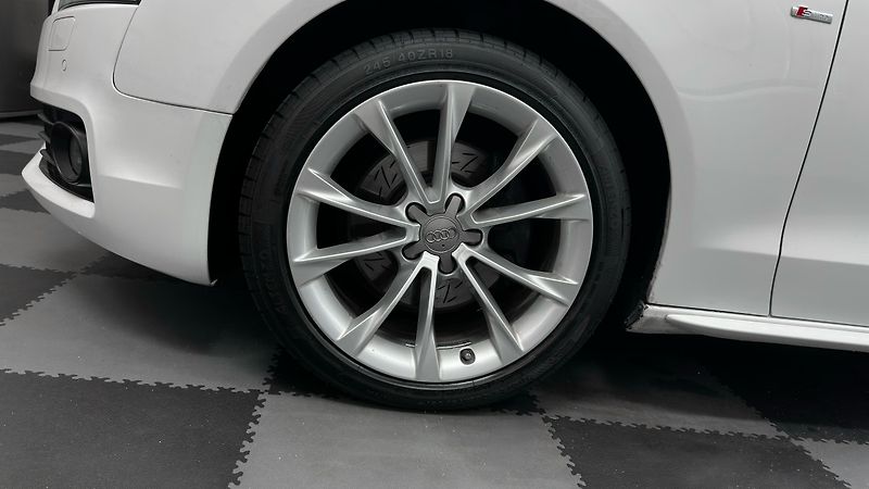 Audi A5 QUATTRO / 2 SADY GUM  - fotka 12 z 47