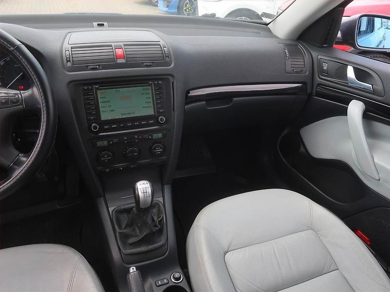 Škoda Octavia (2007) Laurin&Klement 2.0 TDI, 4X4 - fotka 8 z 14