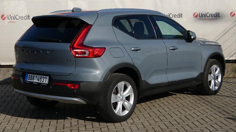 Volvo XC40 T2 FWD Momentum Core - fotka 3 z 22