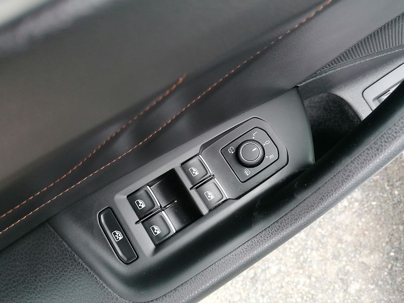 Volkswagen Passat (2021) 2.0 TDi DSG Elegance,Kůže,IQ - fotka 31 z 38