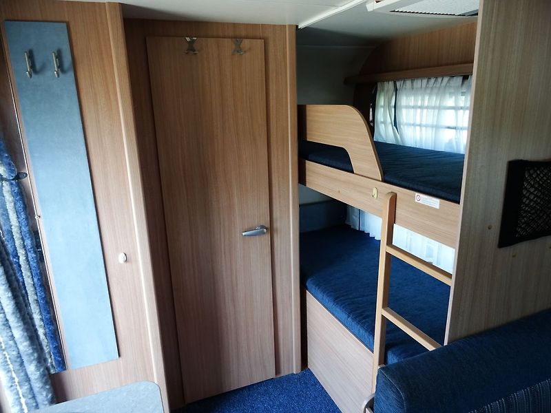 Knaus Südwind 550 FSK Mover 4xlůžko - fotka 18 z 35