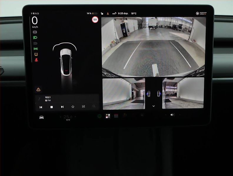 Tesla Model Y (2022) Long Range AWD 79kWh, SoH 90% - fotka 18 z 20