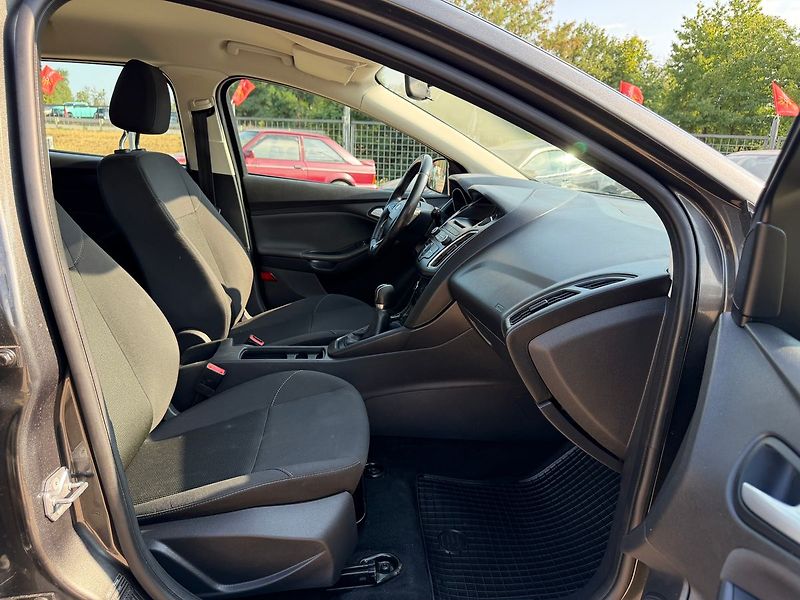 Ford Focus 1.0 EcoBoost *74kw* - fotka 18 z 27