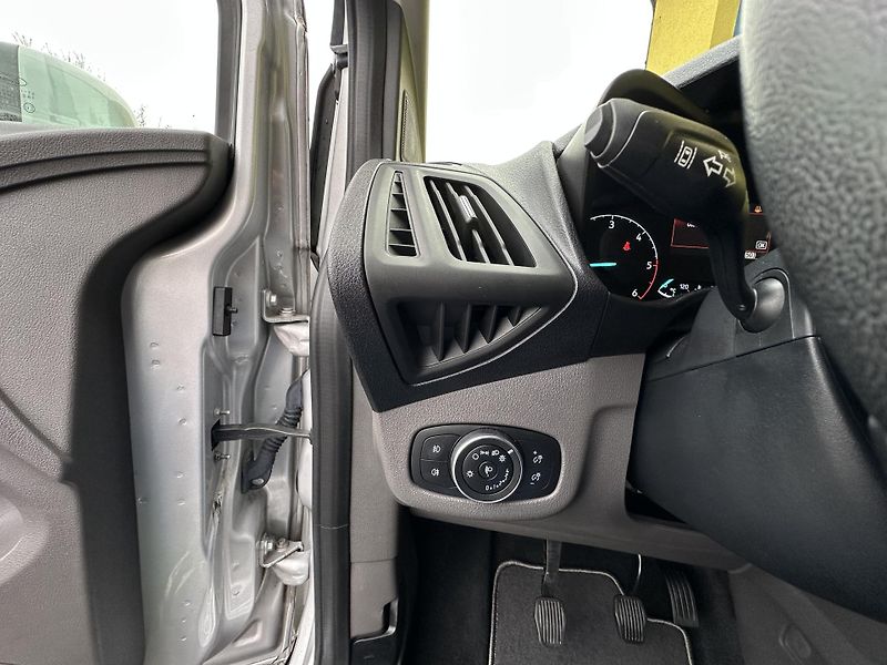 Ford Tourneo Connect (2018) 1.5/88kW* 7.Míst * 1.Maj. - fotka 9 z 50