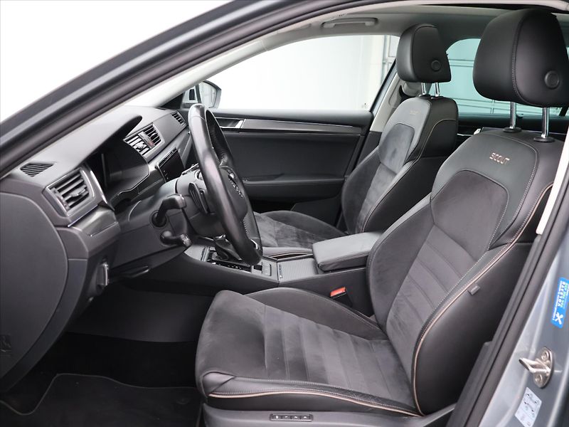 Škoda Superb 2,0 TSI 206kW Scout 4x4 DSG - fotka 11 z 35