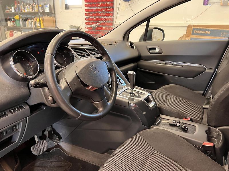 Peugeot 5008 1.6HDi 80kW - fotka 6 z 15