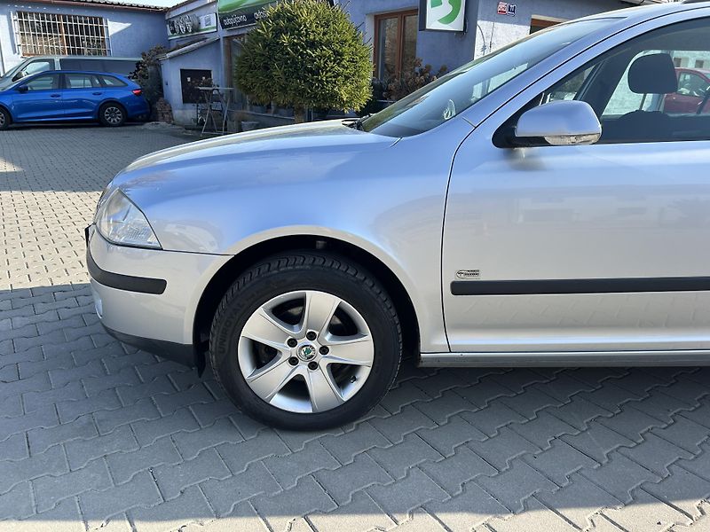Škoda Octavia 1,9TDi DSG combi Team Edition - fotka 11 z 50