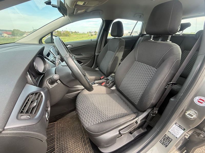 Opel Astra SPORTS TOURER 1,6 TDI 54000KM - fotka 10 z 17