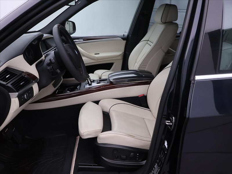 BMW X5 3,0 xDrive 40d 225kW CZ Kůže - fotka 11 z 27