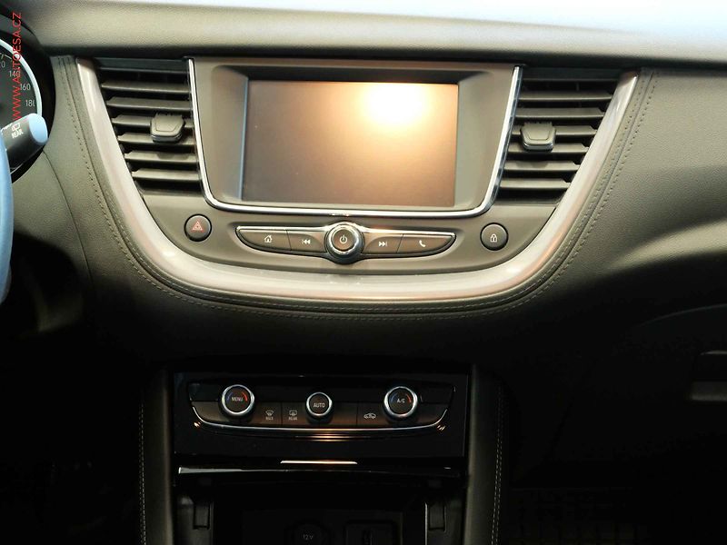 Opel Grandland X (2021) 1.2T, ČR, AC, tempo - fotka 13 z 21