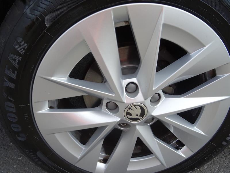 Škoda Octavia 1,0 TSI 81 kW Business - fotka 10 z 33