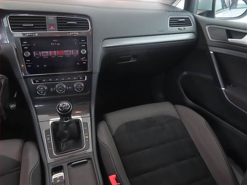 Volkswagen Golf (2018) Comfortline 1.0 TSI - fotka 8 z 15
