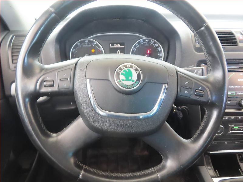 Škoda Octavia (2010) Ambiente 1.4 TSI, Serv.kniha - fotka 16 z 16