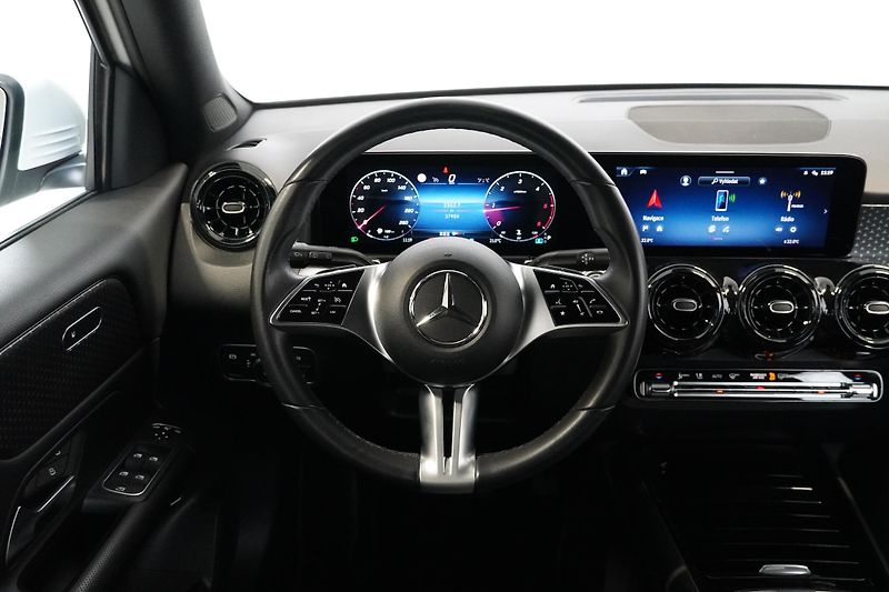 Mercedes-Benz GLB 200D,4M,1.MAJ,ČR,DPH,TAŽNÉ - fotka 21 z 31