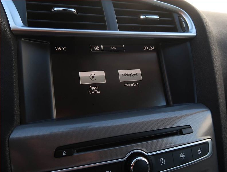 Citroën C4 (2017) 1.6 BlueHDi, Navi, Tempomat - fotka 16 z 20