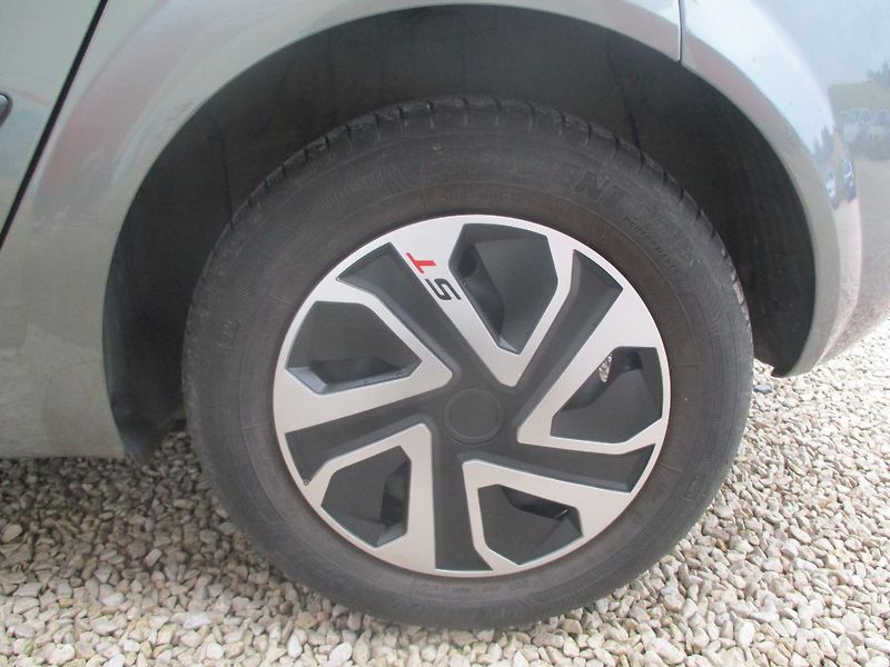 Renault Mégane 1.6i KLIMA - fotka 23 z 24