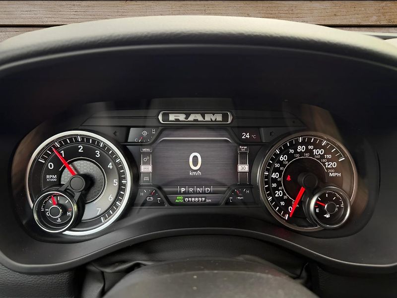 Dodge RAM (2022) +HEMI+BLACK EDITION+AIR LIFT+ - fotka 17 z 21