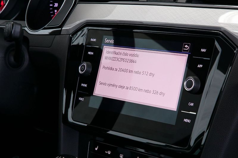Volkswagen Passat 2.0TDI 110kW Kamera ACC Tažné - fotka 23 z 27