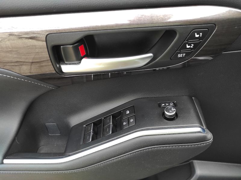 Toyota Highlander 2.5e-CVT HEV 7míst, AWD - fotka 33 z 59