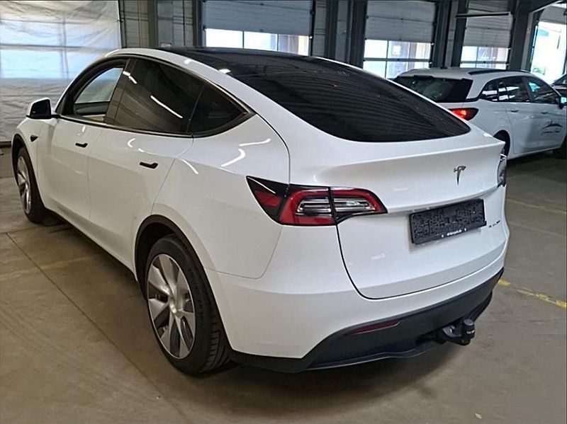 Tesla Model Y (2023) Long Range AWD – 514 HP - fotka 2 z 6