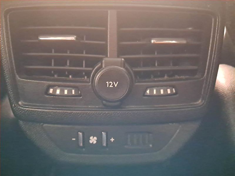 Peugeot 5008 (2021) 1.5 BlueHDi - fotka 21 z 24