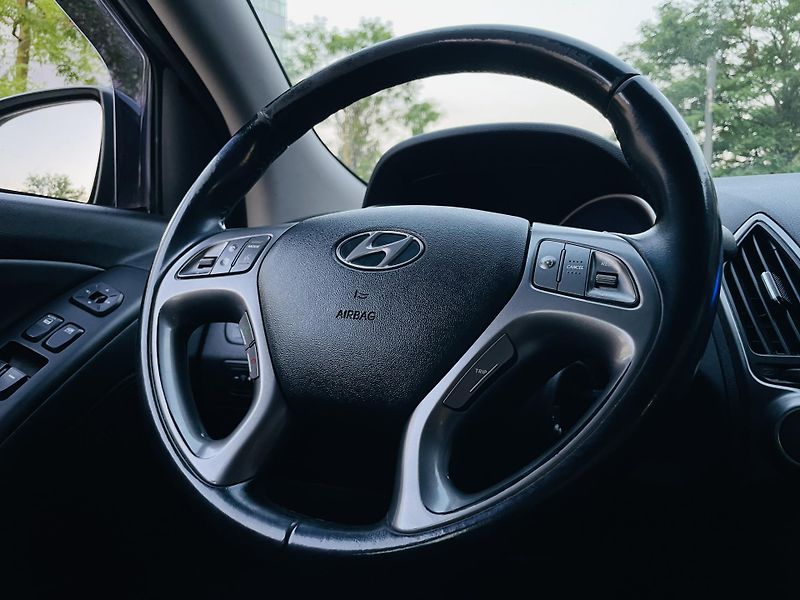 Hyundai ix35 2.0i AUTOMAT VYHŘEV TAŽNÉ - fotka 36 z 43