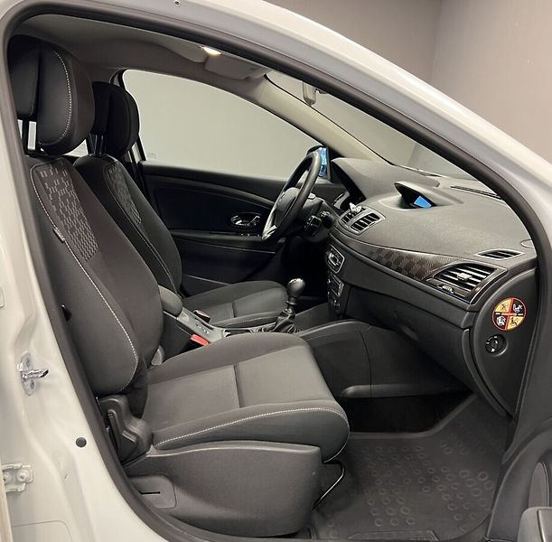 Renault Mégane 16V DYNAMIQUE - fotka 9 z 17