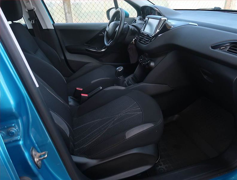 Peugeot 208 (2012) 1.4 HDI, po STK, zamluveno - fotka 9 z 16