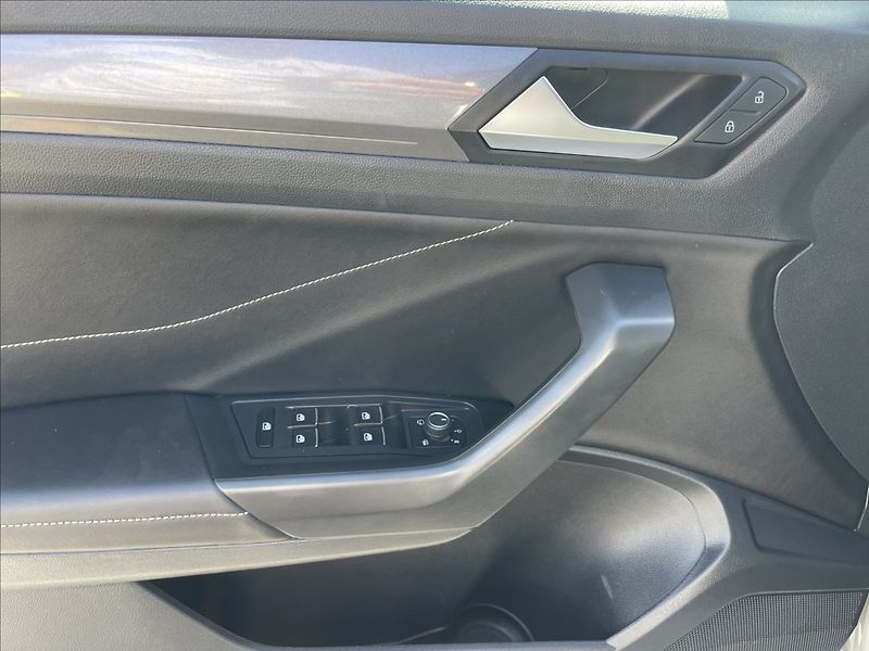 Volkswagen T-Roc 2,0 TDi 110kw DSG Style LED Ra - fotka 25 z 37
