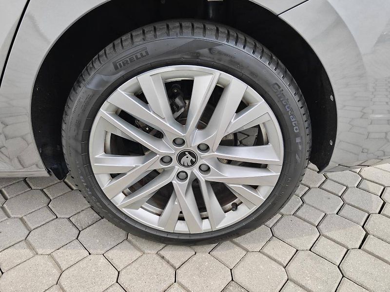 Škoda Octavia Exclusive Selection  7DSG m-HE - fotka 24 z 26